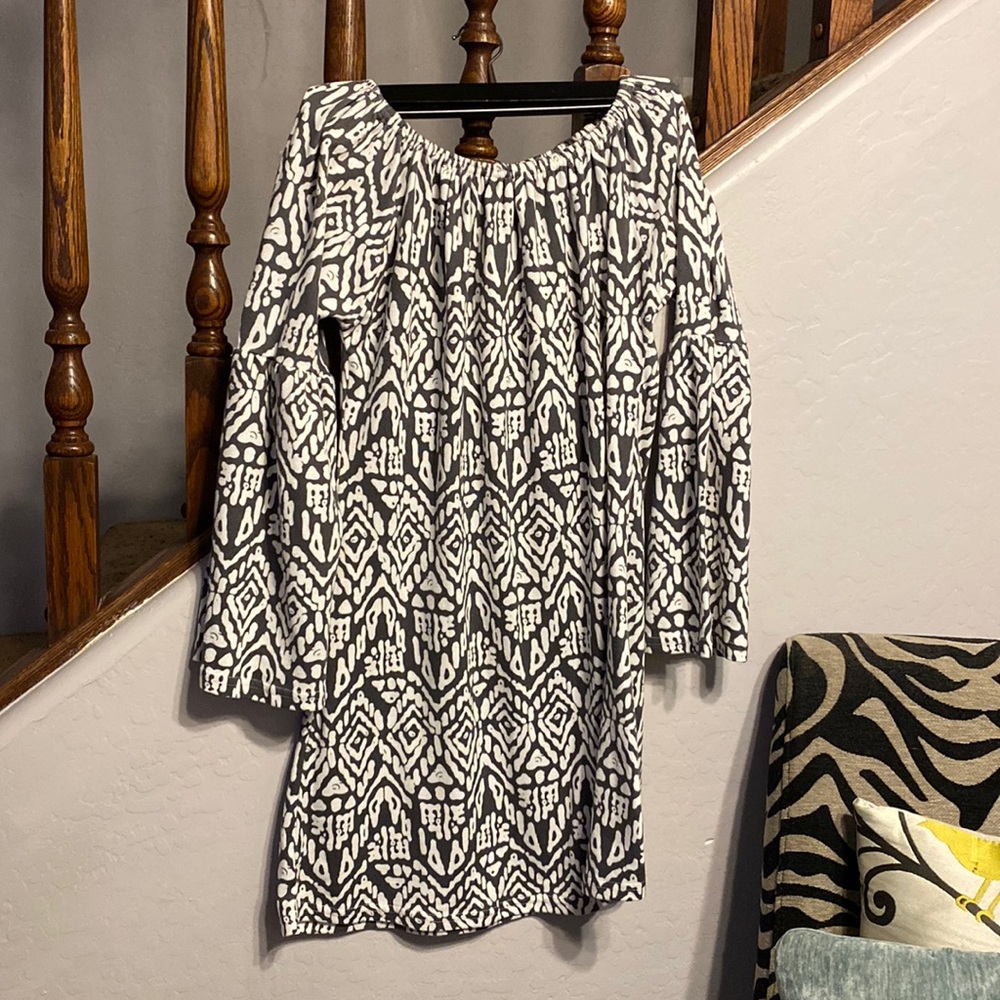 Grey and white design bell sleeve polyester and spandex dress by West Loop.
